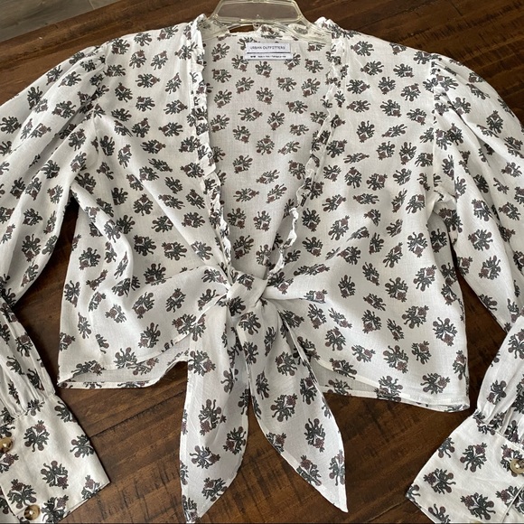 Urban Outfitters Tie Front Crop Top Size Medium - Picture 16 of 16